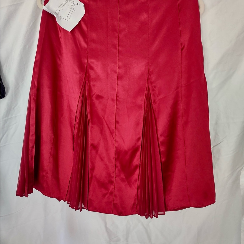 Ann Taylor Red Knee-Length A-Line Skirt with Pleats